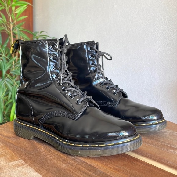 Dr Martens Boots Mens Womens Black Leather Air Wair Original Combat Shiny 8 Eye - Picture 1 of 16